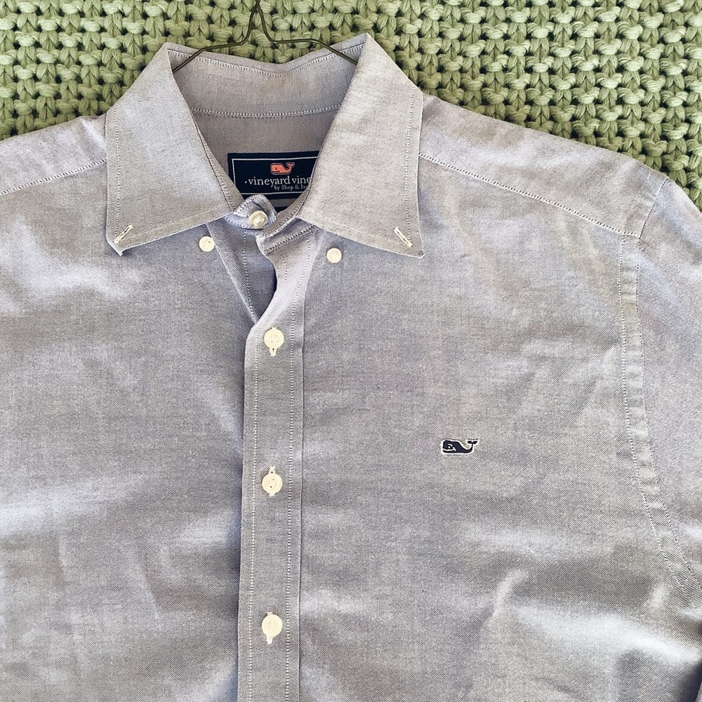 Vineyard vines button down shirt